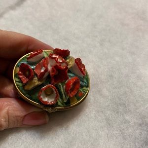 Chahart exclusive.   Decon main  christmas floral box